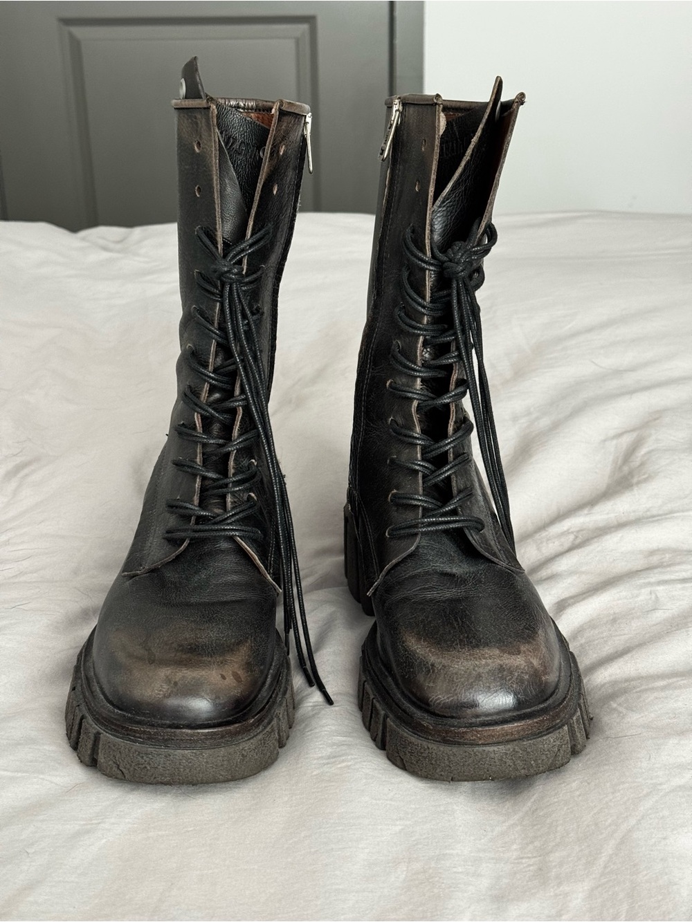 AS 98 Combat Boot, size 40Factory Distressed Black/Gray